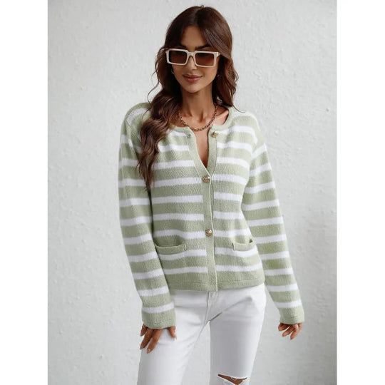 EB | Gemütlicher Grobstrickpullover mit Knopfblende und Seitentaschen