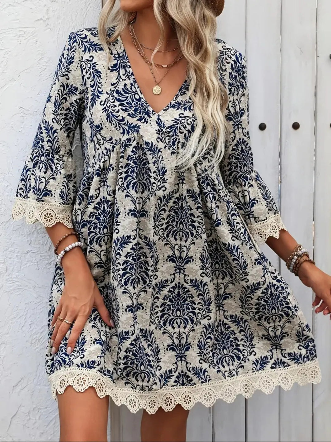 EB | Bedrucktes Freizeitkleid mit V-Ausschnitt