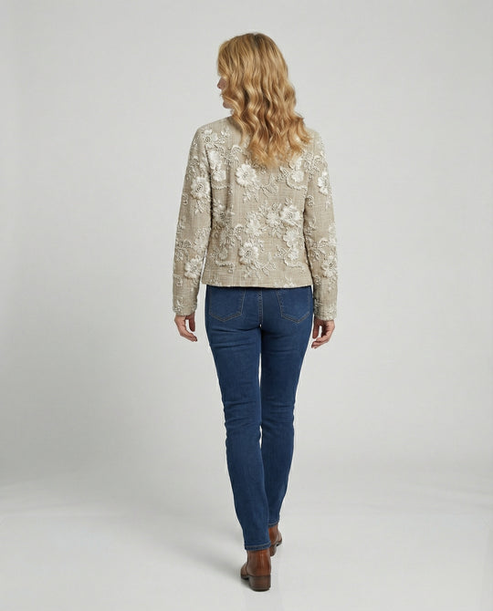 EB | Cardigan mit 3d Spitzen Knopfverschluss Romantisch und Lässig