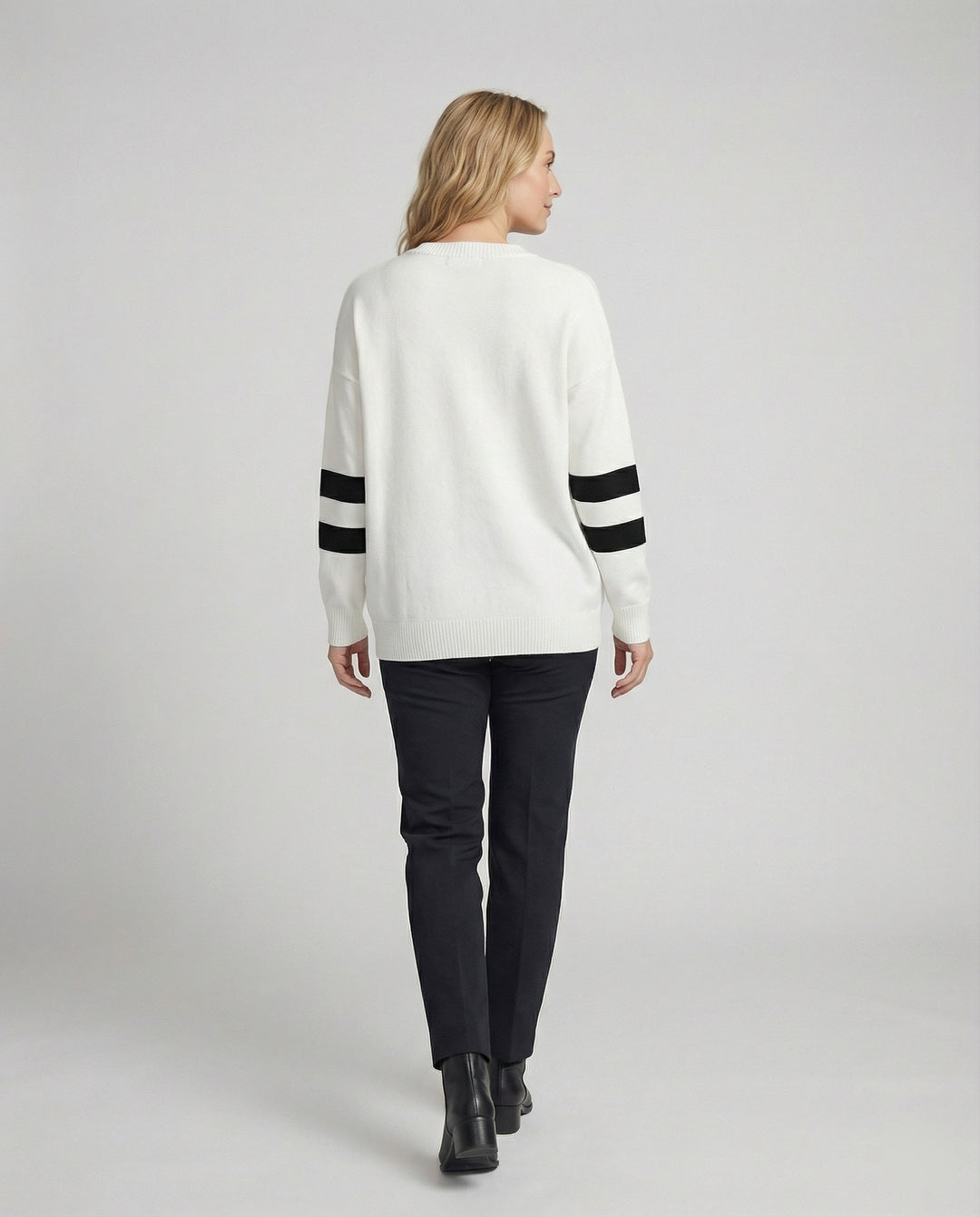 EB | Damenpullover mit Herzmuster & V-Ausschnitt