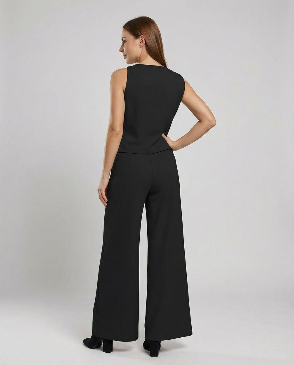 Eleganter Jumpsuit mit Rundhalsausschnitt für Alltag & Besondere Anlässe | EB