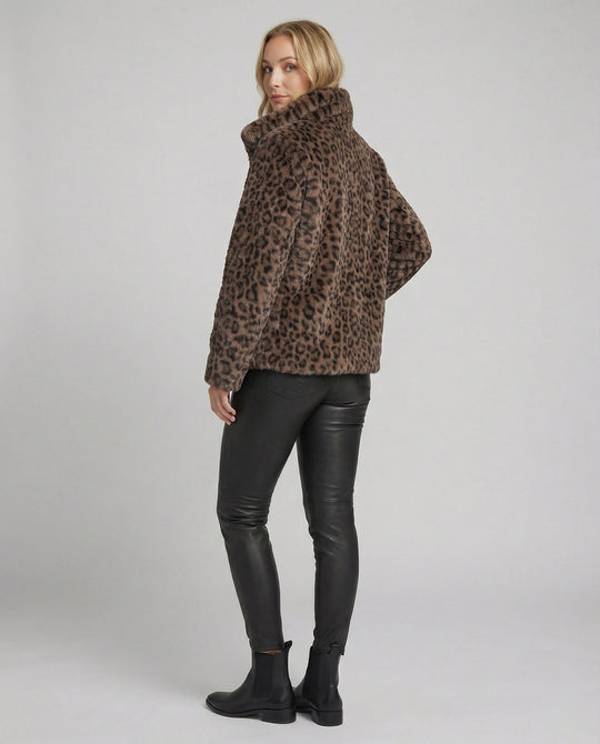 EB | Mantel - Kunstpelz - Oversized Fit - Reverskragen - Leopardenprint