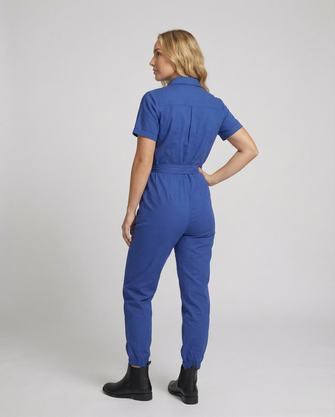 Damen lässiger Jumpsuit mit tailliertem Schnitt und durchgehender Knopfleiste EB