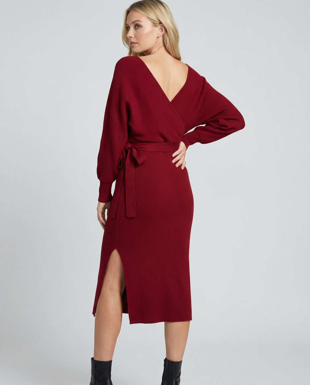 Damen Strickkleid mit elegantem Wickeldesign und dekorativem Gürtel EB