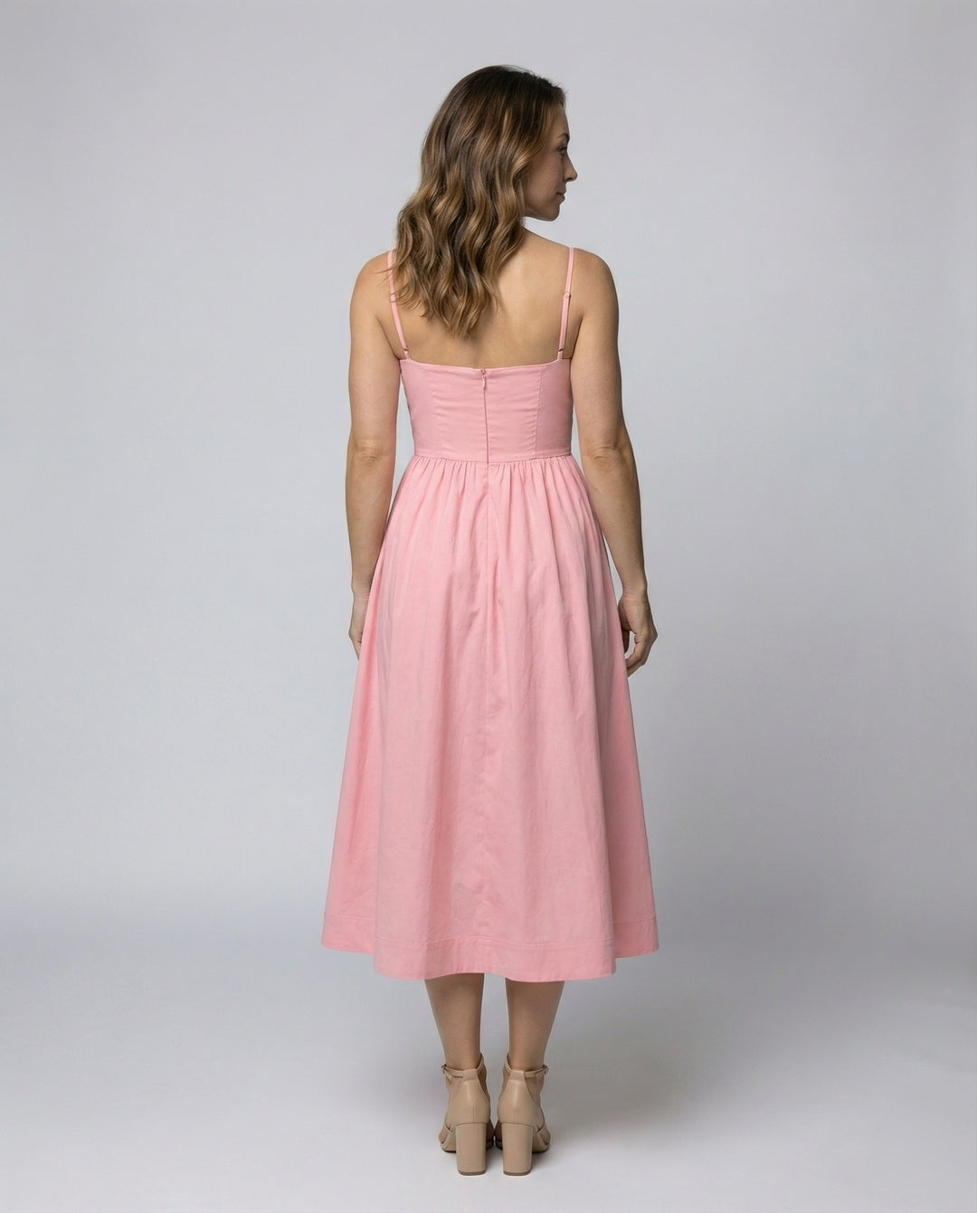 EB | Einfarbiges Kleid mit U-Ausschnitt und Strapsen