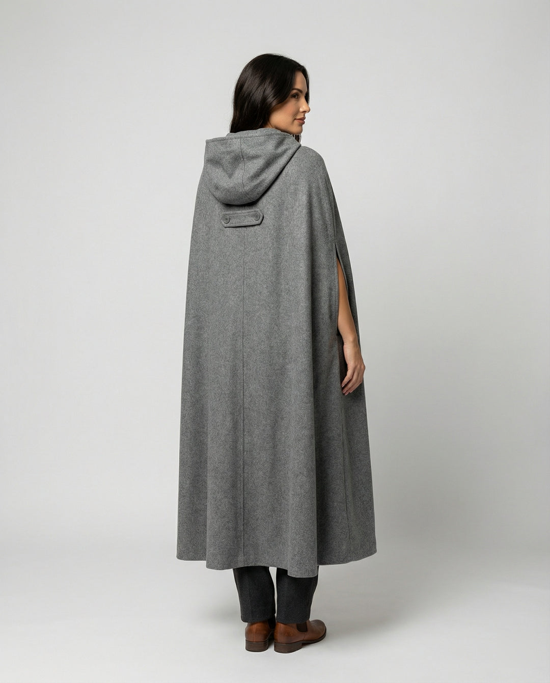 Damen modern geschnittener Umhang mit Kapuze EB