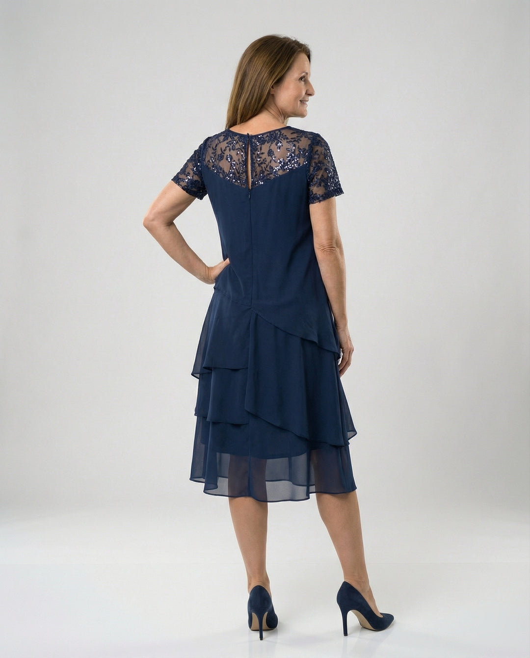 Damen Elegantes Schichtkleid mit Spitzenärmel und asymmetrischem Saum EB