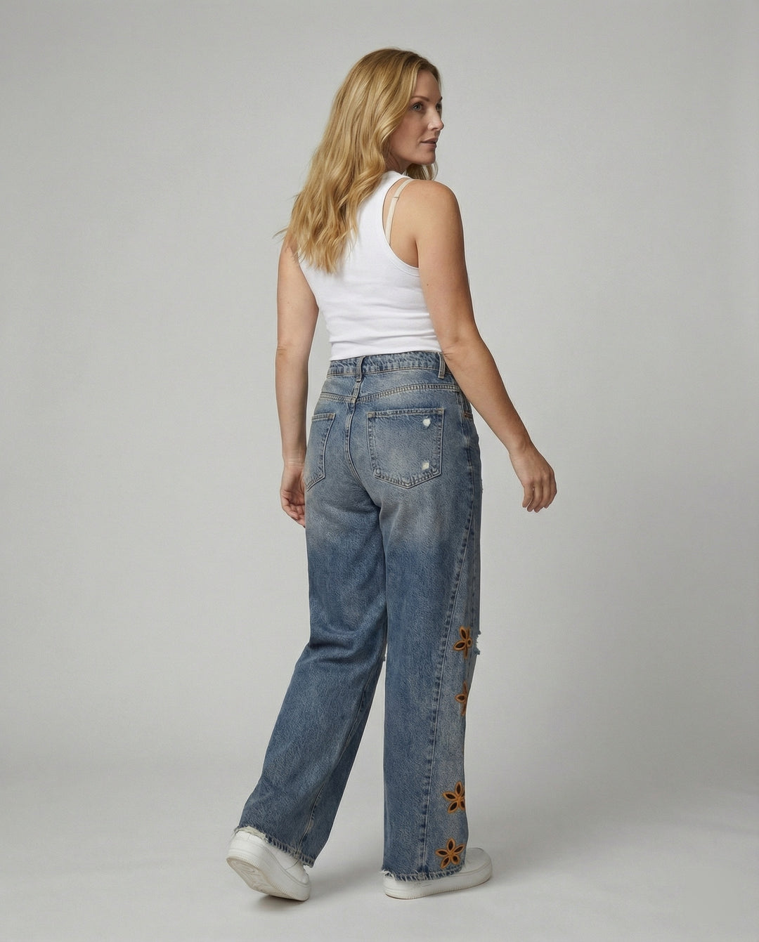 Damen Weit geschnittene Jeans im floralen Design mit bunten Applikationen EB