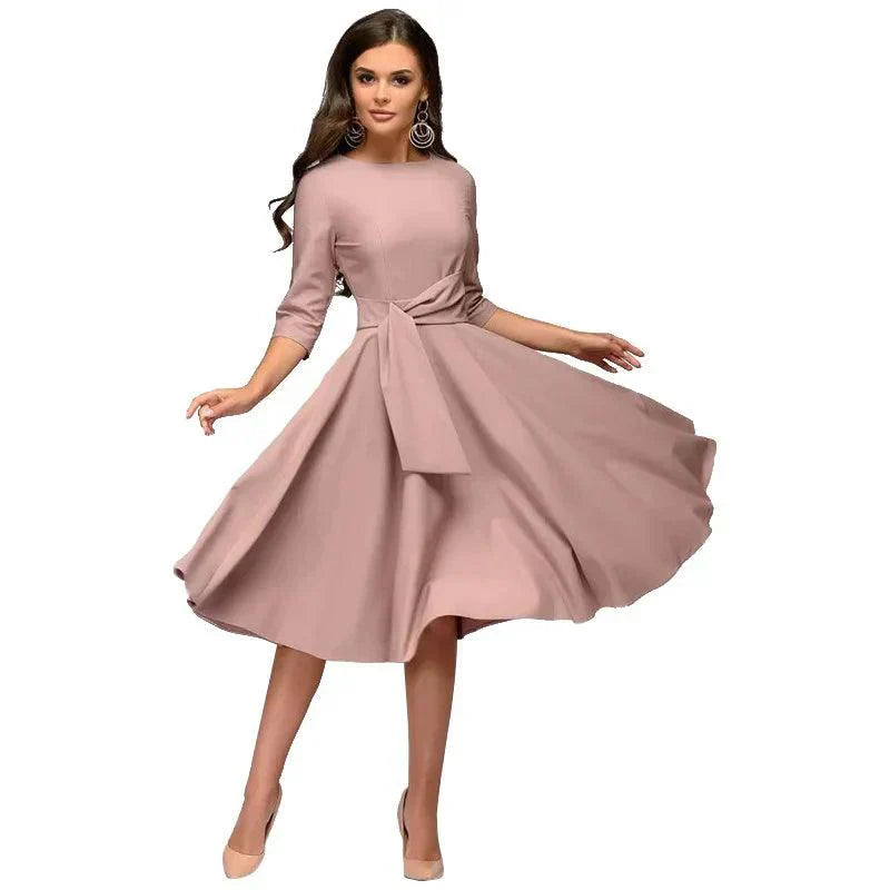 EB | Elegantes Midi-Kleid mit femininer Silhouette
