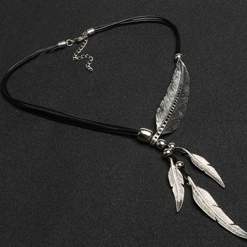 EB | Goldene Feder Halskette Im Boho Stil