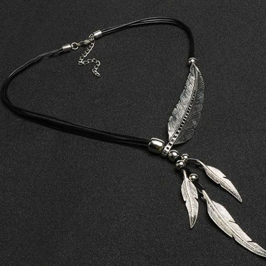 EB | Goldene Feder Halskette Im Boho Stil