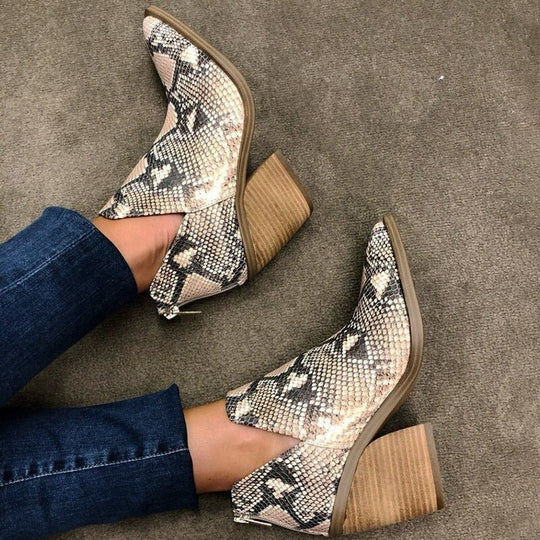 Wildlederstiefel mit Absatz und spitzer Zehe EB EB