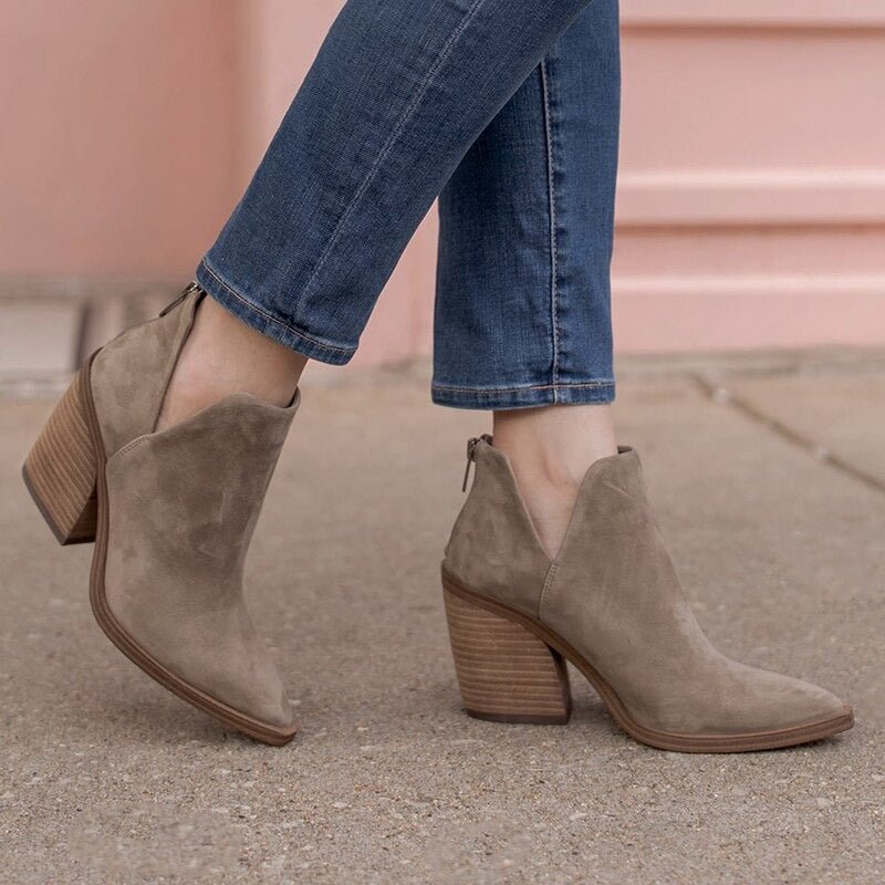 Wildlederstiefel mit Absatz und spitzer Zehe EB EB