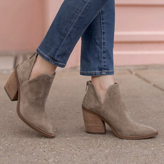 Wildlederstiefel mit Absatz und spitzer Zehe EB EB