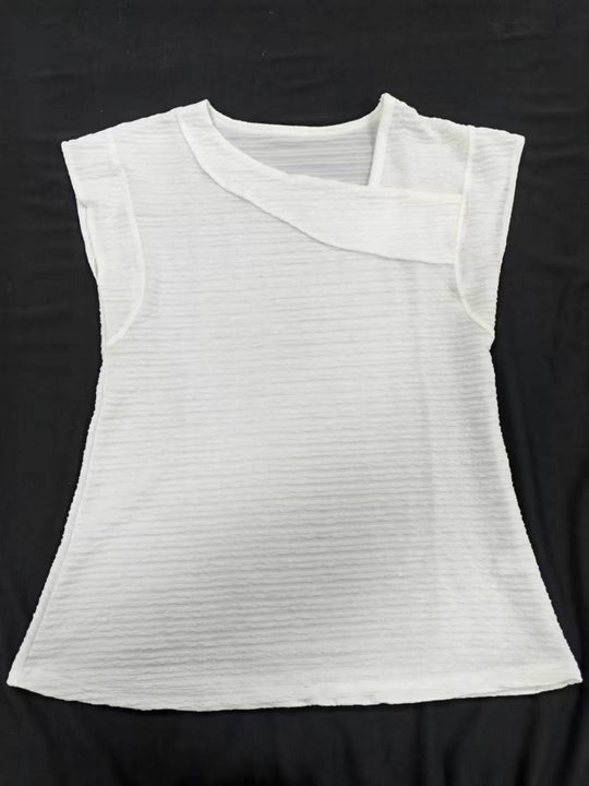 EB | T-Shirt mit schrägem Ausschnitt und kurzen Ärmeln
