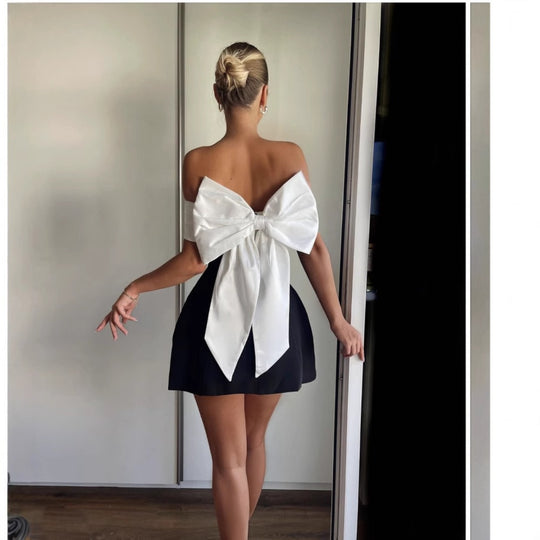EB | Ein-Wort-Schulter schwarz-weißes Kleid mit kontrastierender Schleife
