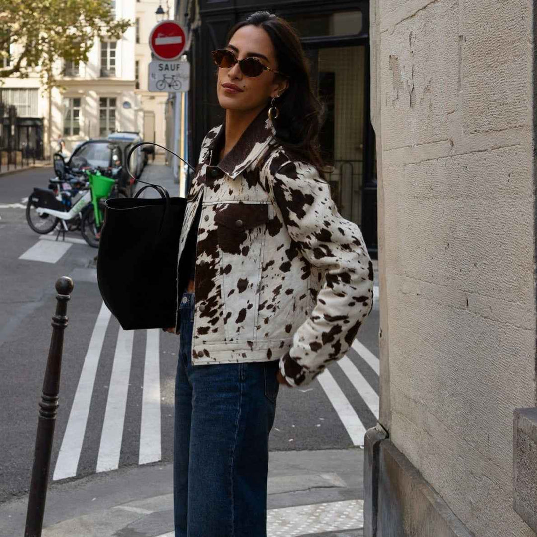 EB | Jacke mit Kuhmuster, Reverskragen und Stylischen Druckknöpfen