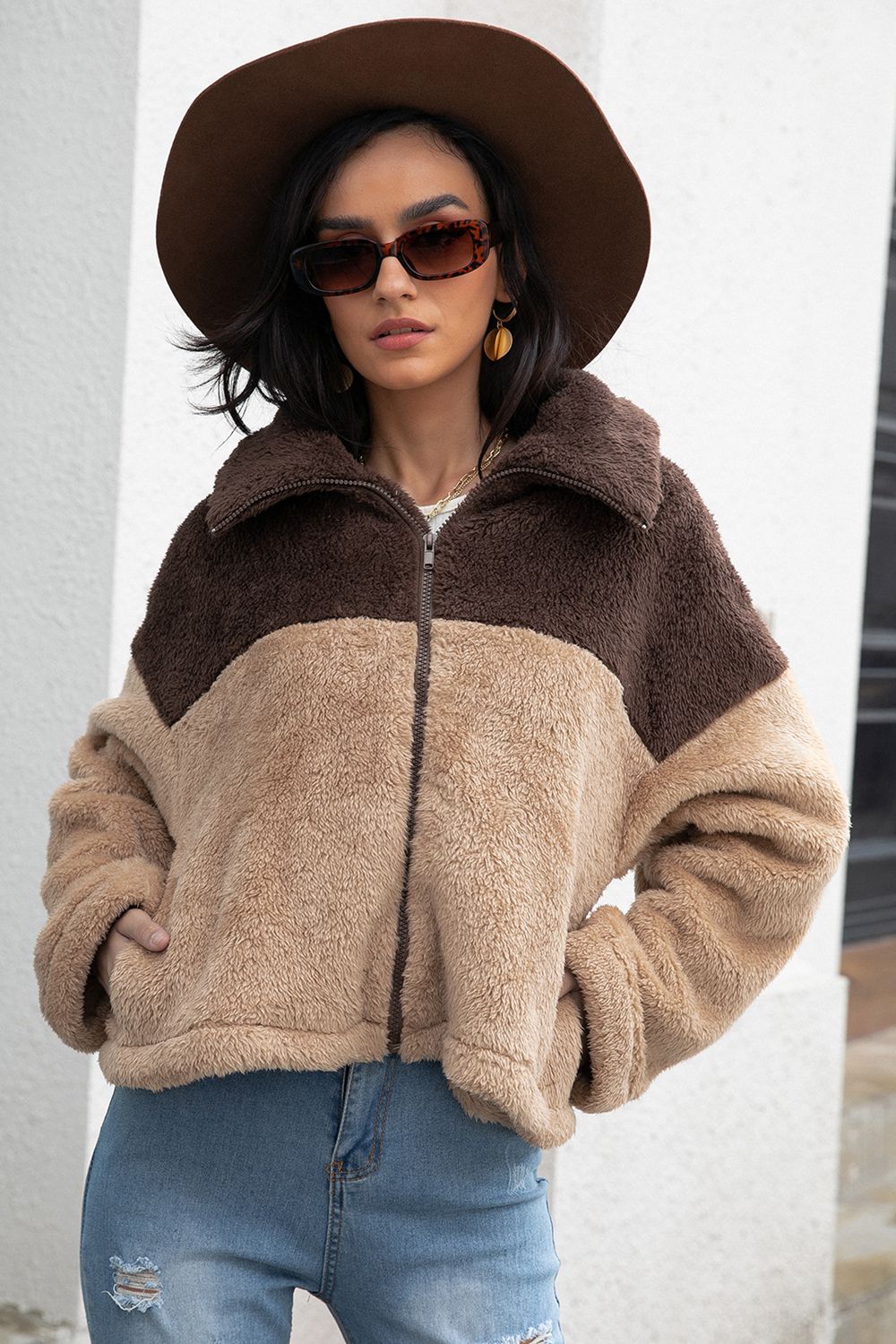 EB | Zweifarbige Kragenflauschjacke