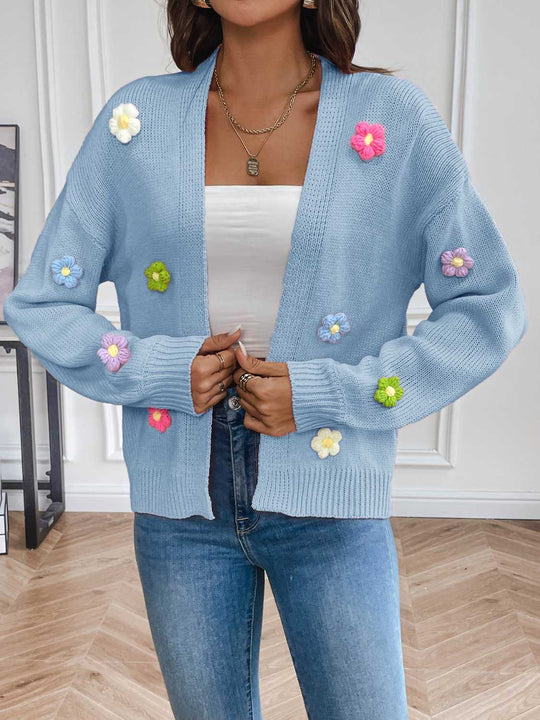 EB | Strickcardigan mit Blütendetails Offene Vorderseite Feminin und Stylisch