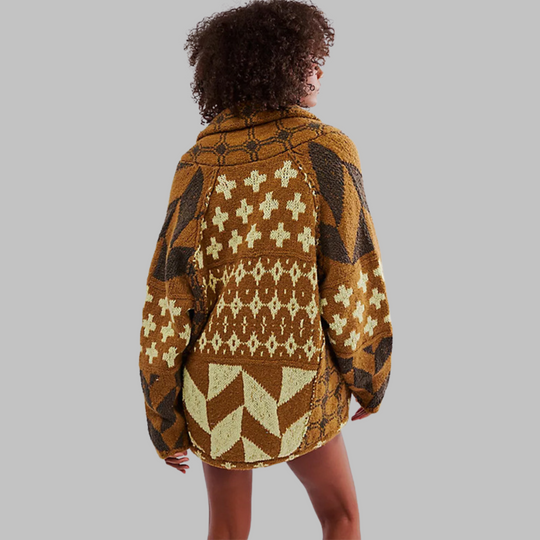 EB | weiche Jacke mit modernen geometrischen Mustern