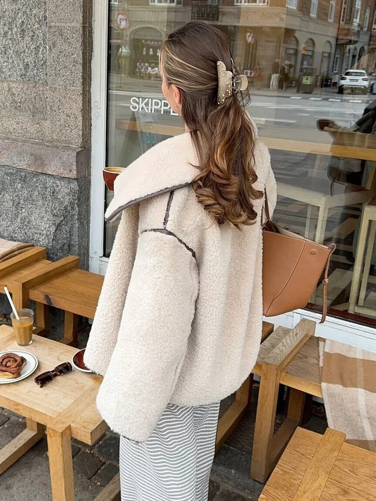 EB | Gemütliche Teddyjacke mit klassischem Kragen