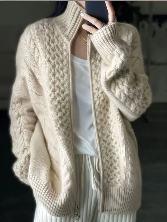 EB | Strickjacke - Reißverschluss - Hoher Kragen - Kabelstrick - Lockere Passform