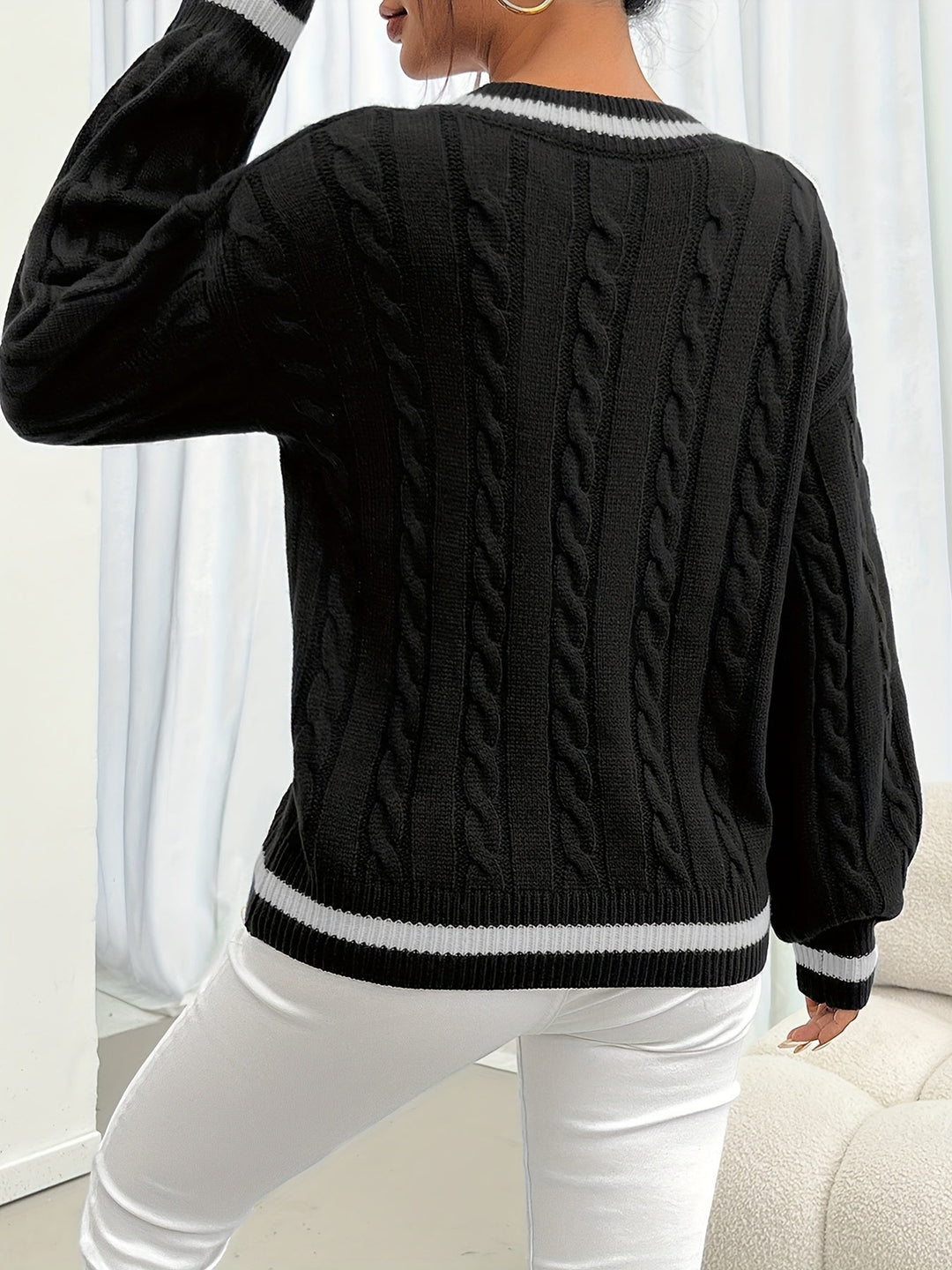 EB | Kabelstrickpullover mit Zarten Details