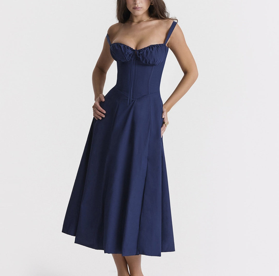 EB | Floraler Strapsrock mit Schnürsenkeln und Neckholder mit hohem Schlitz