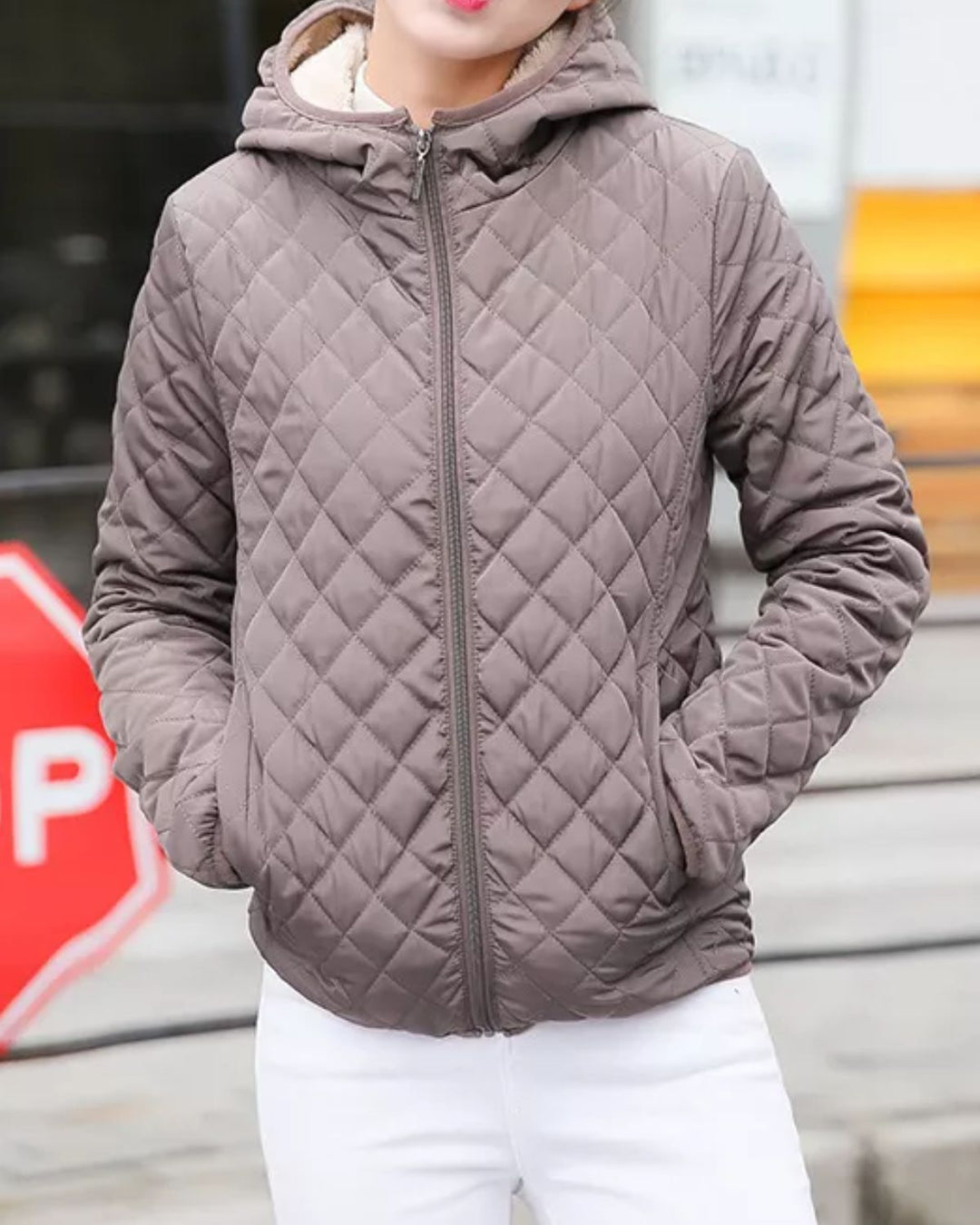 EB | Adelle Warm und Elegant