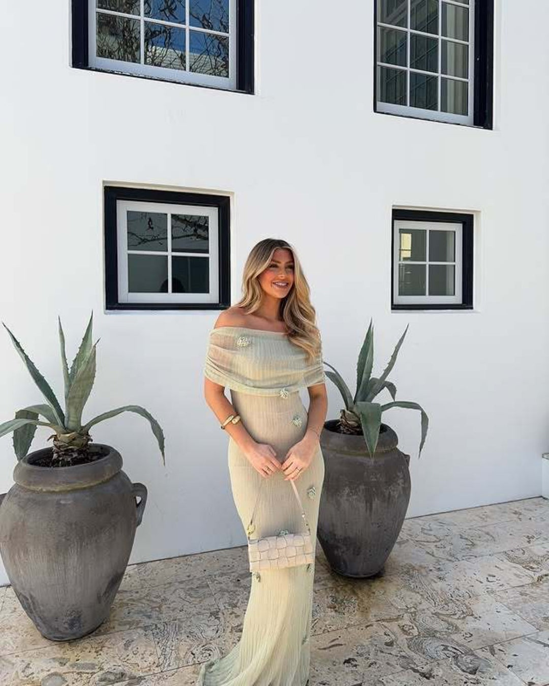 EB | Kleid mit Blumenschulter