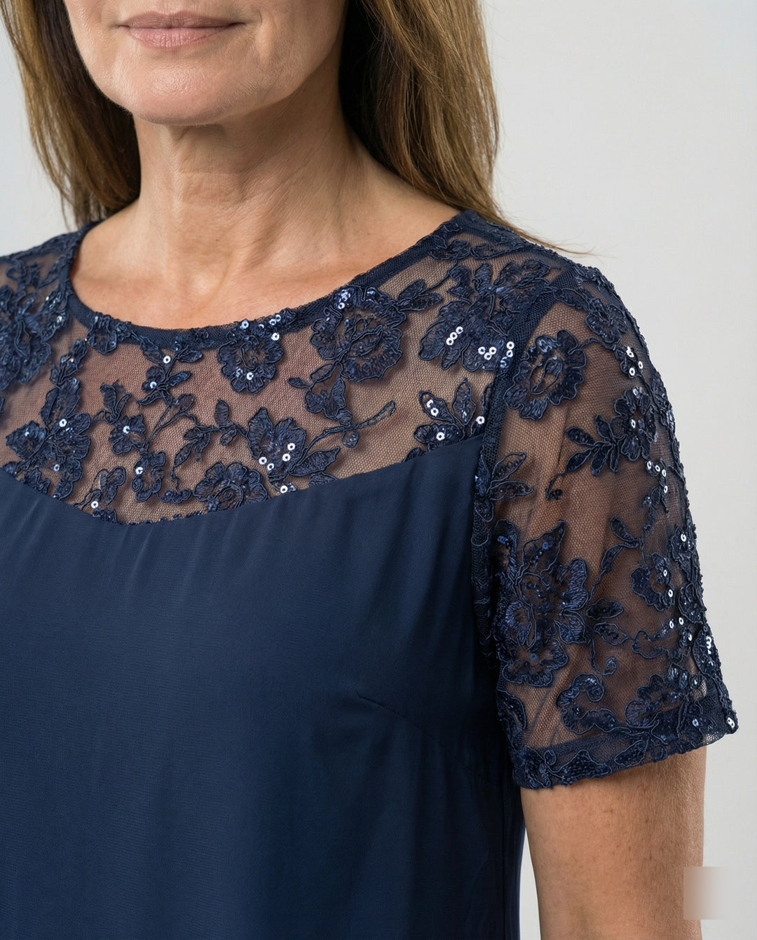 Damen Elegantes Schichtkleid mit Spitzenärmel und asymmetrischem Saum EB