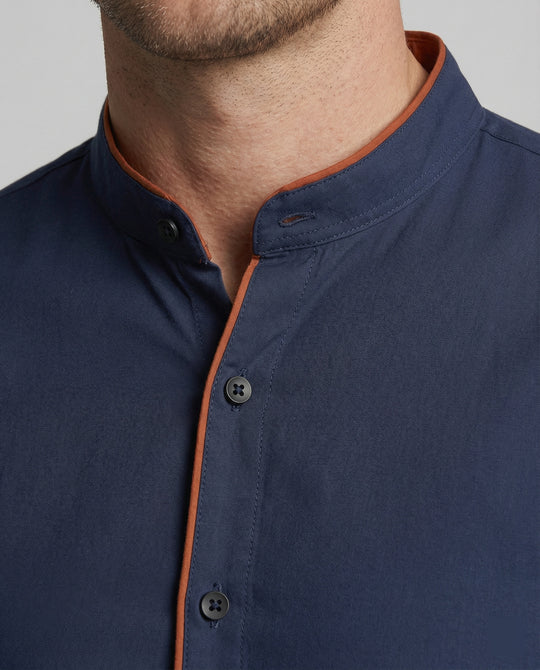 Herren elegantes Langarmhemd mit modernem Stehkragen und Kontrastnähten EB