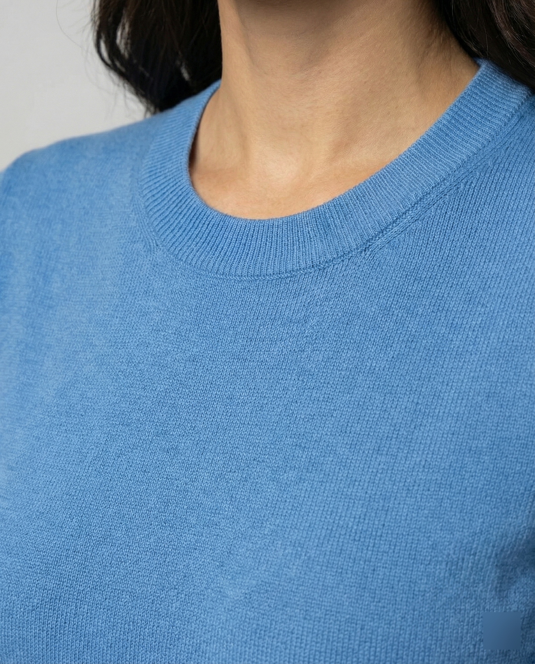 Damen Feinstrickpullover mit Kurzarmiger Silhouette und Weich Fließendem Material EB