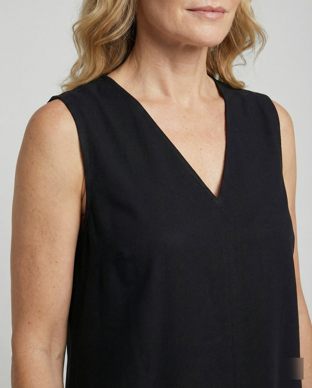 Damen Midi Kleid ärmellos mit V-Ausschnitt – Schwarz A-Linie