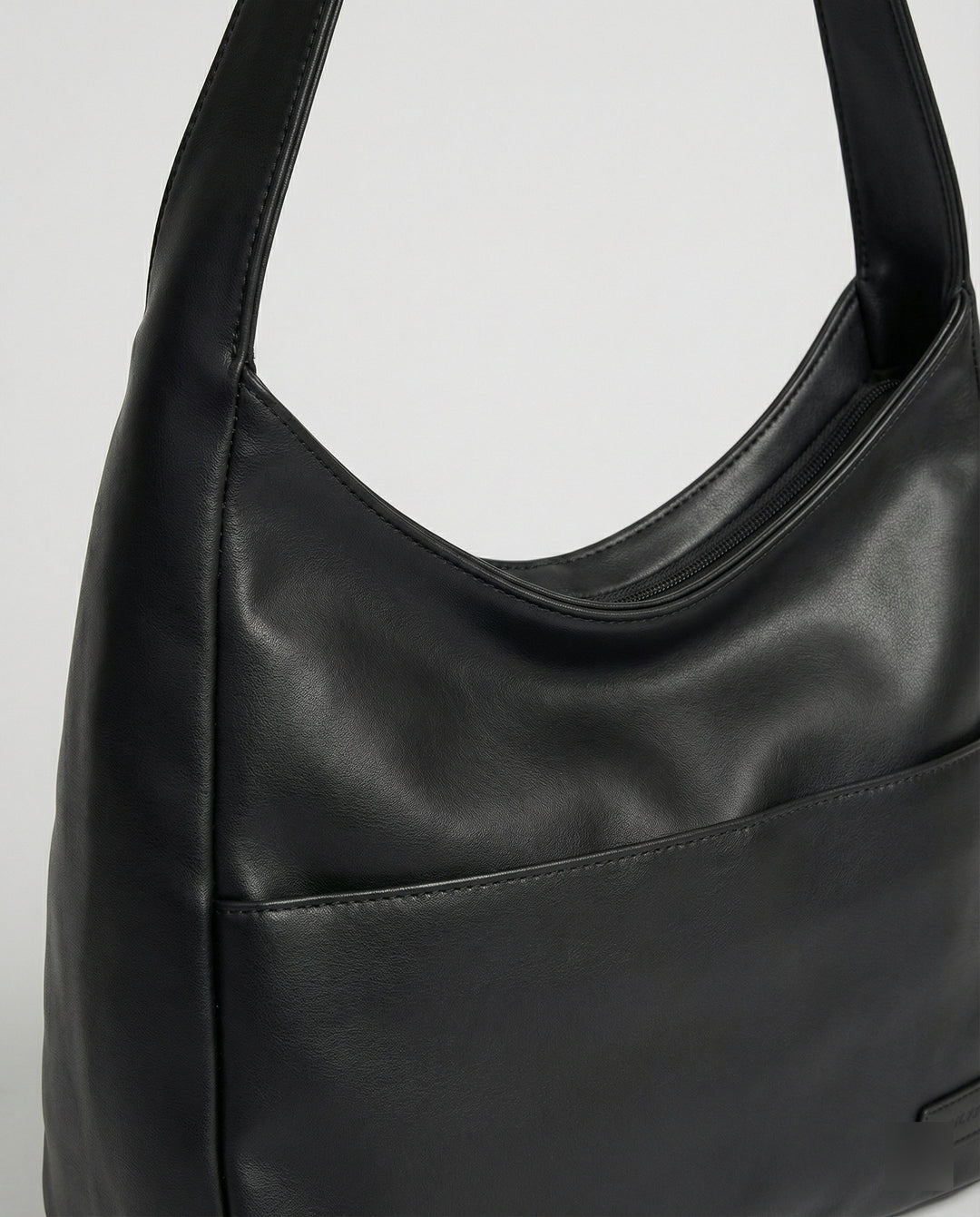 EB | Minimalistische Schultertasche