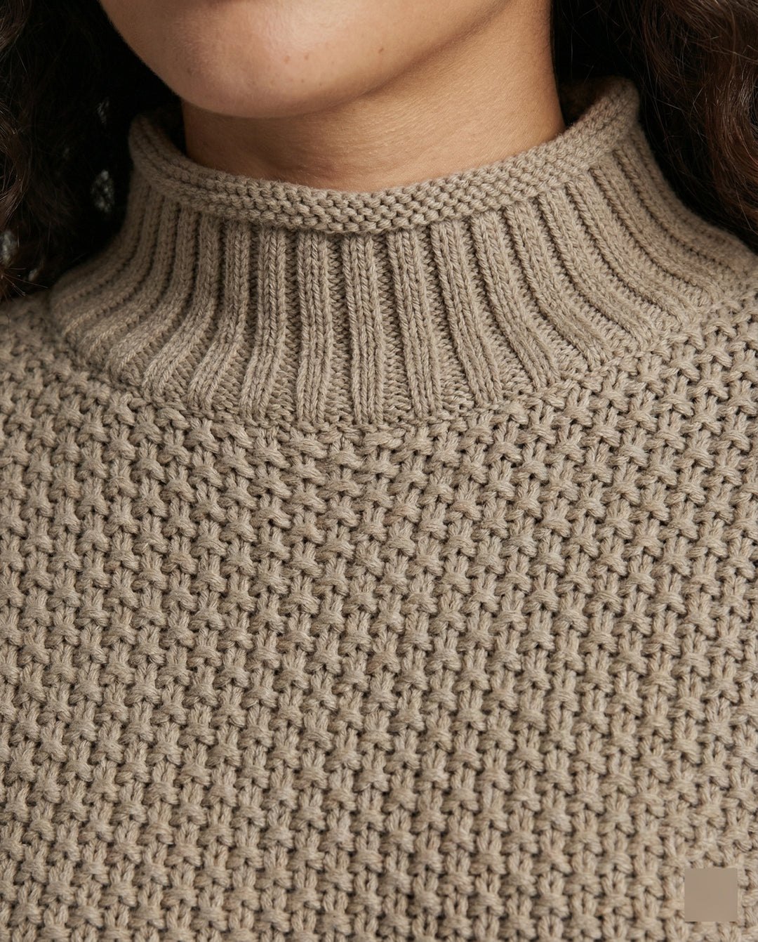 Damen kuscheliger Strickpullover mit hohem Kragen und weit geschnittenen Ärmeln EB