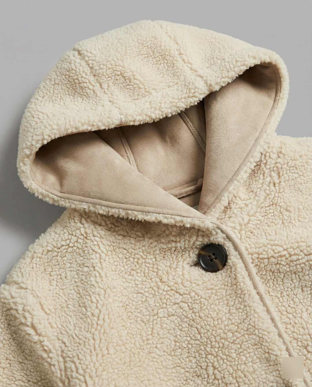 EB | Teddy Mantel - Oversized Fit - Mit Kapuze - Knopfverschluss - Mittellang