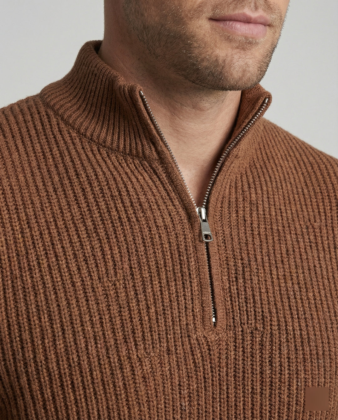 Herren Strickpullover mit modernem Halbreißverschluss und gestreiftem Design EB