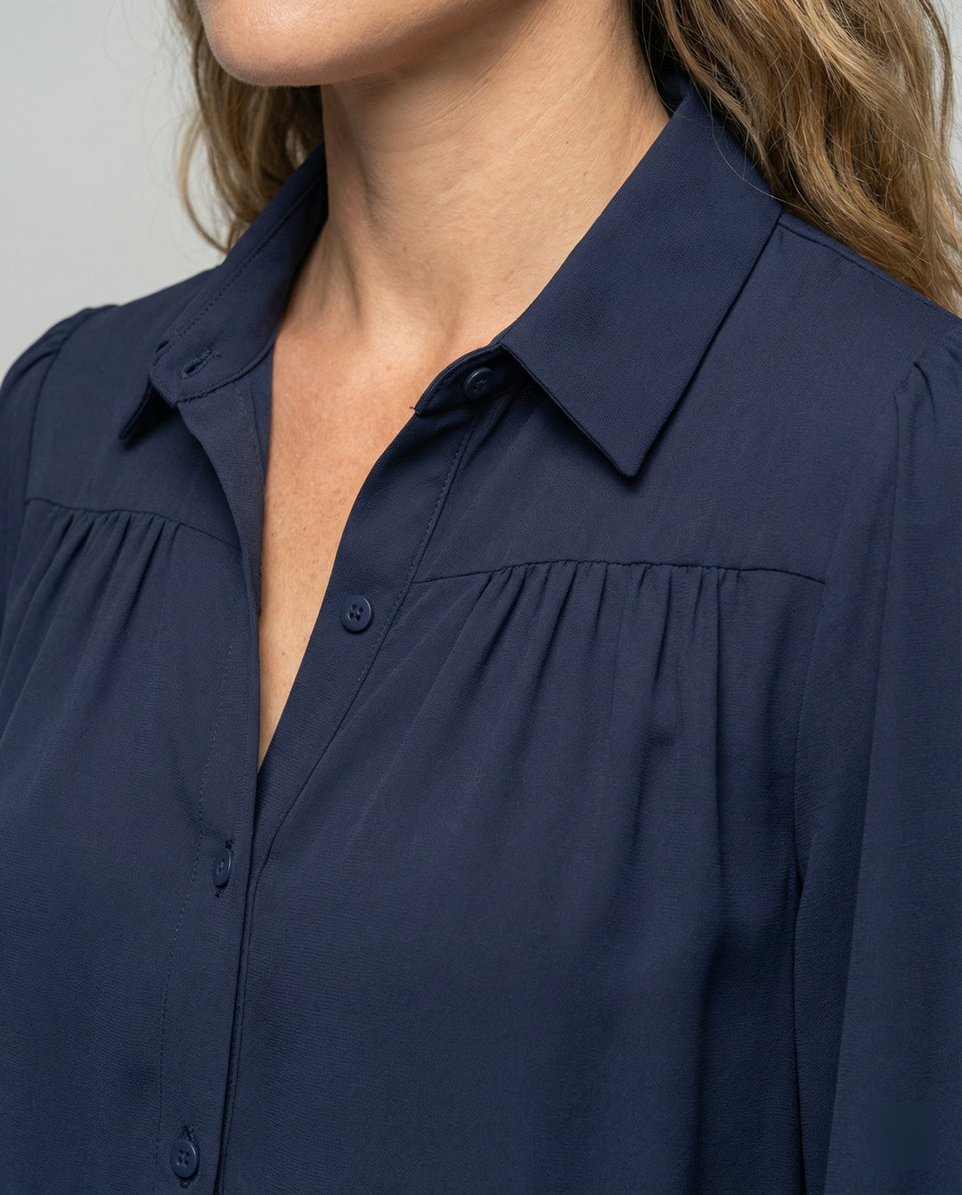 Damen Elegante Bluse mit Puffärmeln und Knopfdetails EB