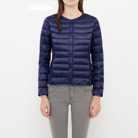 EB | Elegance Essential" kragenlose kompakte Daunenjacke