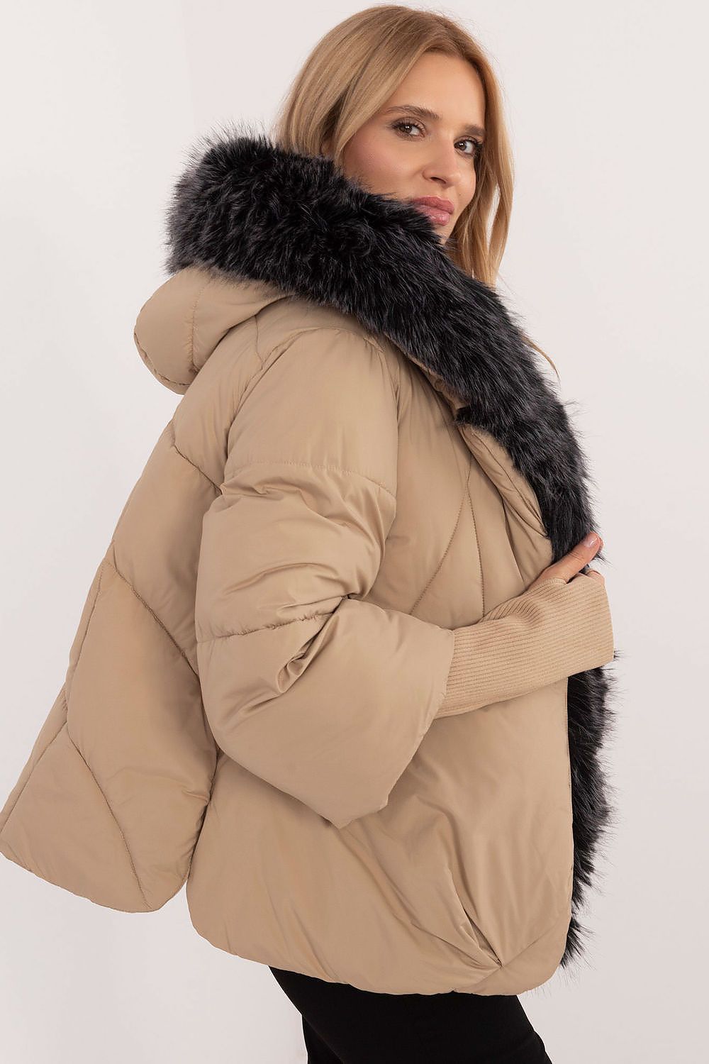 EB | Gefütterte Jacke Kapuze mit Pelzrand Warm und Stilvoll