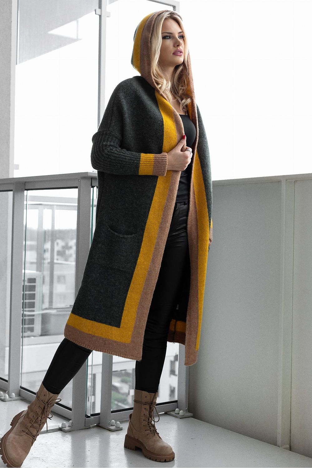 EB | Langer Strickcardigan mit Kapuze Weich und Stilvoll Kontrastdetails