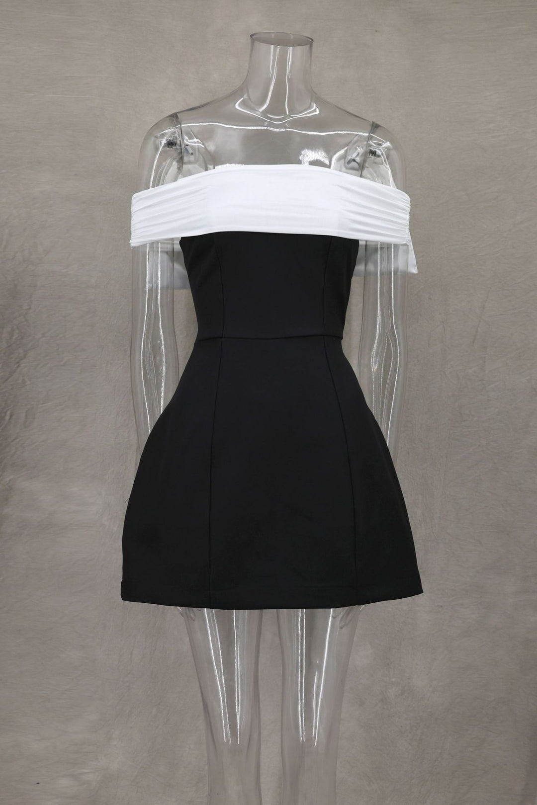 EB | Ein-Wort-Schulter schwarz-weißes Kleid mit kontrastierender Schleife