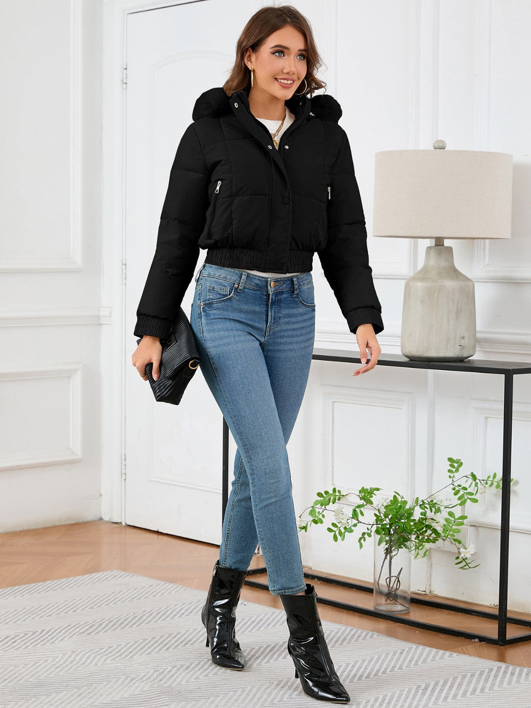 EB | wattierte Winterjacke mit Fellkapuze und Taschen