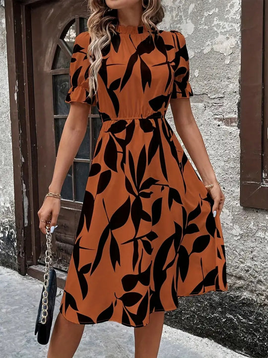 EB | Kleid mit Rundhalsausschnitt und Rüschen