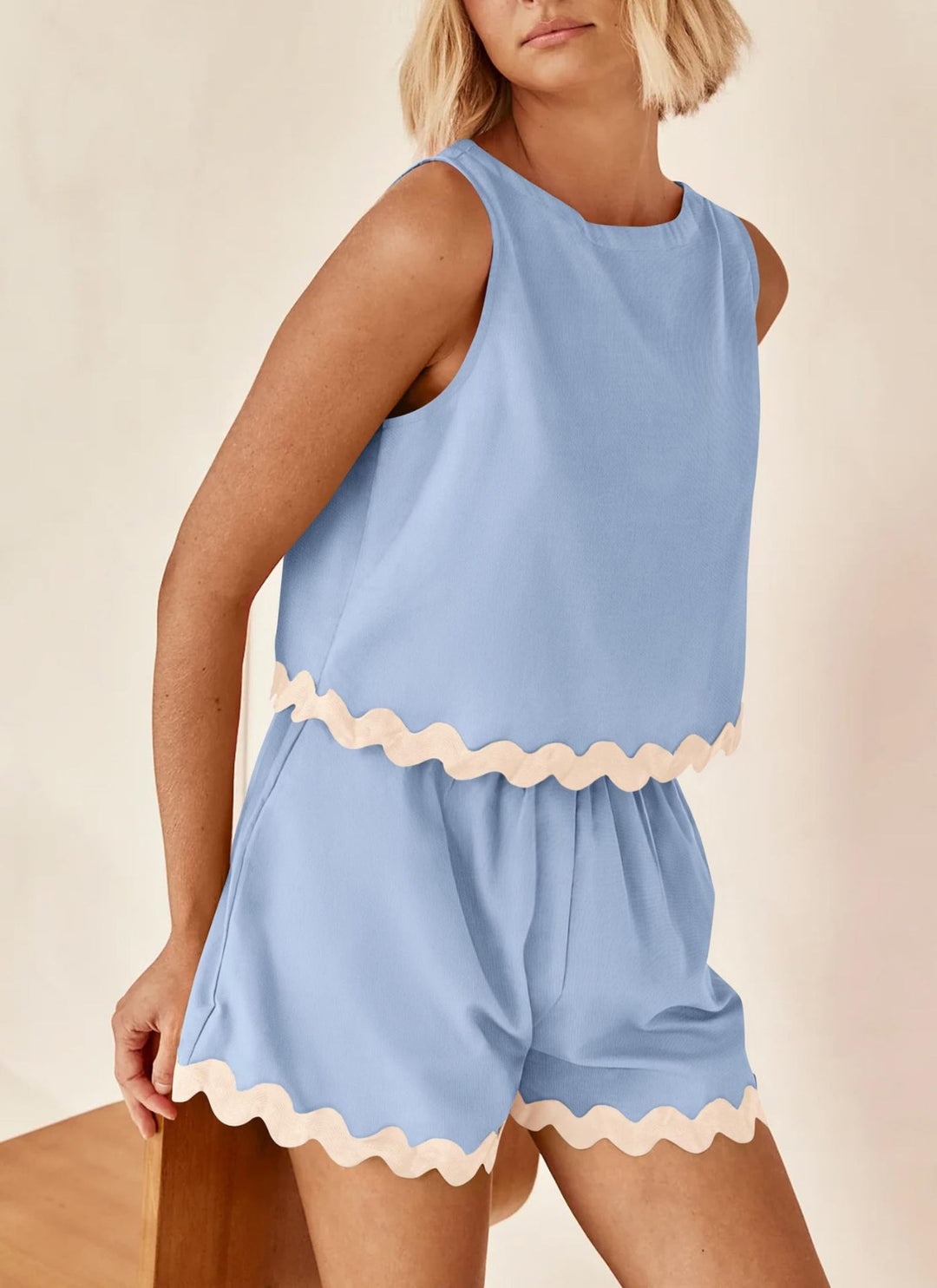 EB | Zweiteiliges Oberteil und Shorts aus Leinen und Spitze