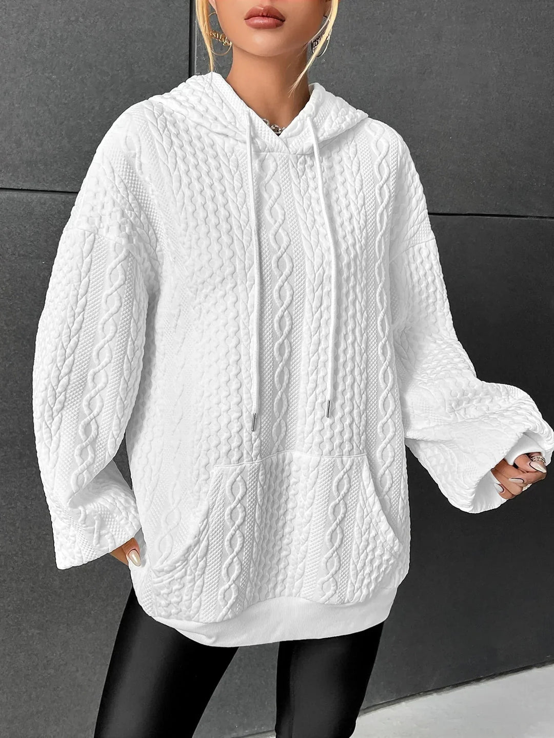 EB | Übergroßer Pullover mit Kapuze und Kordelzug mit Kordelzug