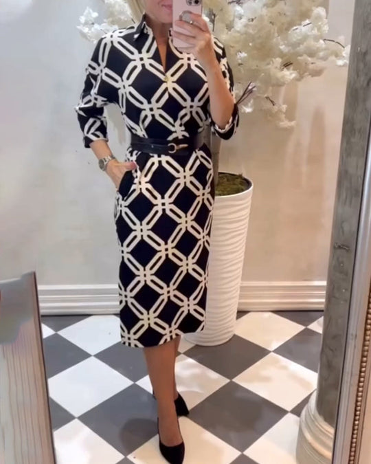 EB | Kleid mit Geometrischem Print und Seitlichem Schlitz