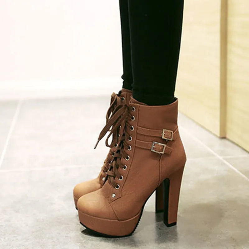 EB | Schnürstiefel mit Gürtelschnalle
