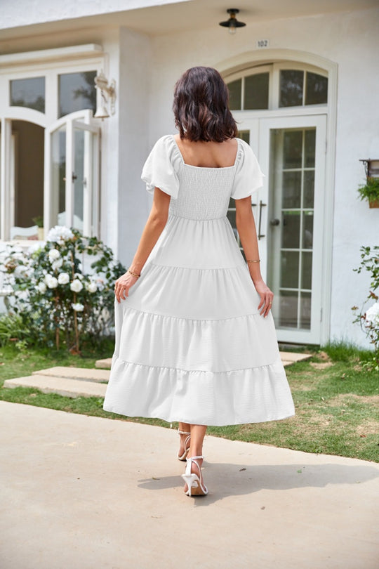 EB | Plissee-Kleid mit quadratischem Ausschnitt und Neckholder-Blasenärmeln